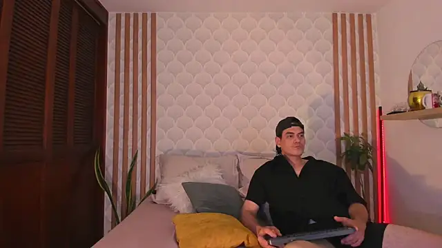 Snapshot of Cristian_blaze chatting on June 4, 2026, 4:17 am Cristian blaze online show from June 4, 2026, 4:17 am