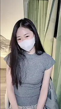 Ninii-b online show from November 3, 2025, 1:26 pm