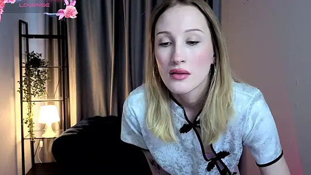 BiancaHelo online show from October 9, 2025, 2:28 pm