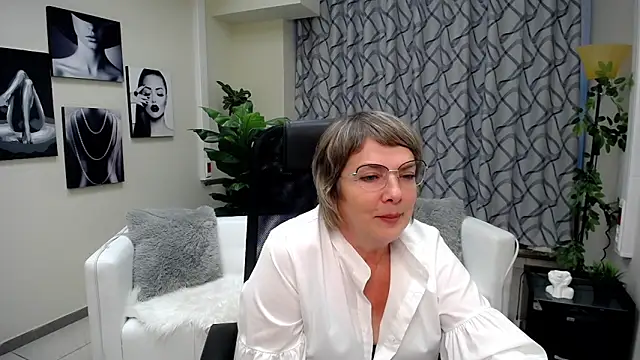 Snapshot of Pion_01 chatting on November 18, 2025, 10:18 am Pion 01 online show from November 18, 2025, 10:18 am