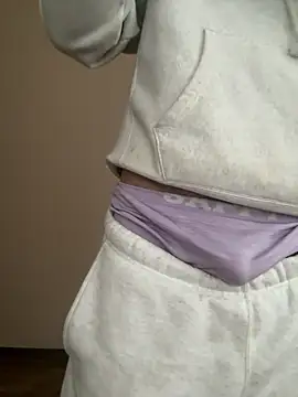 iikangi online show from March 18, 2026, 10:21 pm