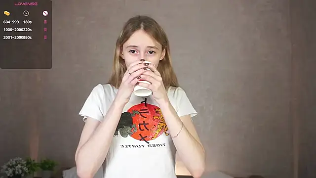BeatrixHiett online show from September 24, 2025, 4:08 am