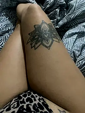 Darkfemminineenergy22 online show from November 18, 2025, 2:42 pm