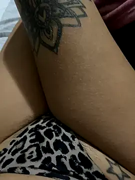 Darkfemminineenergy22 online show from November 27, 2025, 8:20 pm