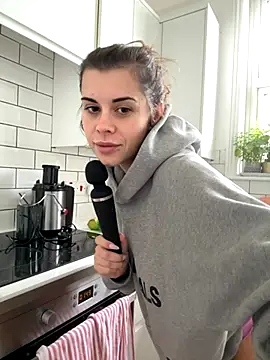 AlitaNova online show from October 17, 2025, 8:39 am