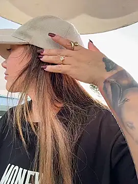 Ninabigtitied online show from April 12, 2026, 12:41 pm