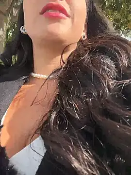 Snapshot of Ninabigtitied chatting on November 2, 2025, 11:37 am Ninabigtitied online show from November 2, 2025, 11:37 am