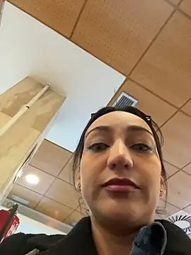 Ninabigtitied online show from November 21, 2025, 4:28 pm