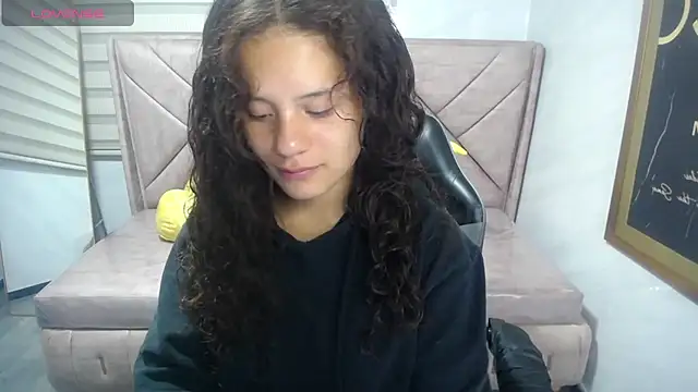 Snapshot of Velvet_Moon_V chatting on September 9, 2025, 1:09 pm Velvet Moon V online show from September 9, 2025, 1:09 pm