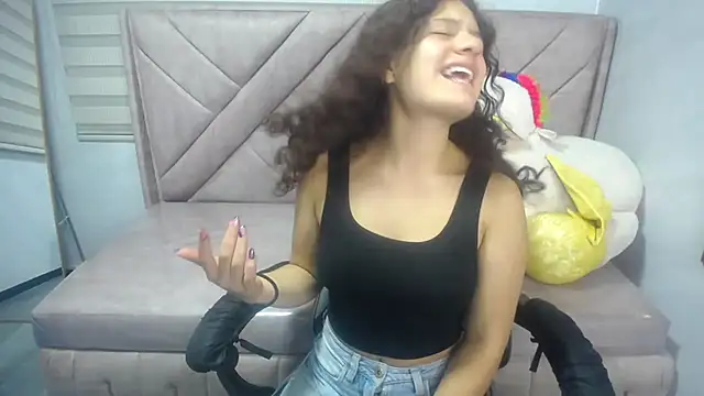 Snapshot of Velvet_Moon_V chatting on September 13, 2025, 1:33 pm Velvet Moon V online show from September 13, 2025, 1:33 pm