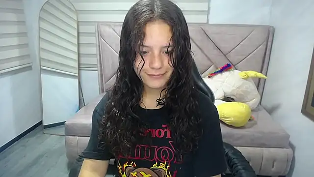 Snapshot of Velvet_Moon_V chatting on September 12, 2025, 1:11 pm Velvet Moon V online show from September 12, 2025, 1:11 pm