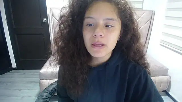 Snapshot of Velvet_Moon_V chatting on October 13, 2025, 1:12 pm Velvet Moon V online show from October 13, 2025, 1:12 pm