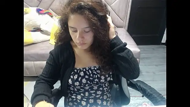 Snapshot of Velvet_Moon_V chatting on October 17, 2025, 1:13 pm Velvet Moon V online show from October 17, 2025, 1:13 pm