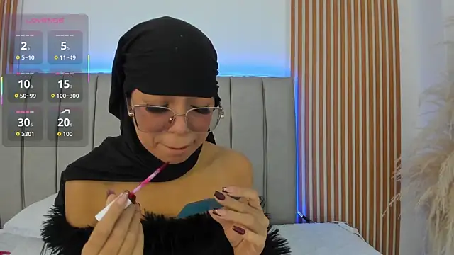 naishaa  online show from December 4, 2025, 6:40 pm