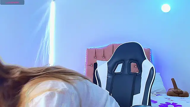 Snapshot of naomi_diamond_ chatting on May 1, 2026, 11:59 am naomi diamond online show from May 1, 2026, 11:59 am