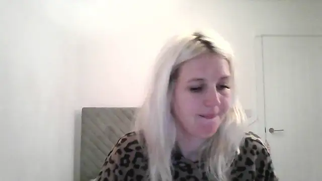Snapshot of BlondeBells chatting on October 19, 2025, 7:22 am BlondeBells online show from October 19, 2025, 7:22 am