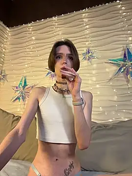 Snapshot of madi_snow chatting on December 3, 2025, 5:08 am madi snow online show from December 3, 2025, 5:08 am