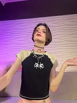 Snapshot of madi_snow chatting on November 8, 2025, 8:12 pm madi snow online show from November 8, 2025, 8:12 pm