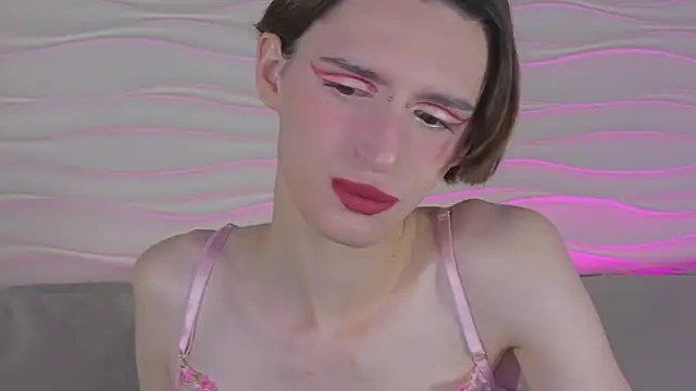 Snapshot of madi_snow chatting on October 16, 2025, 5:05 am madi snow online show from October 16, 2025, 5:05 am