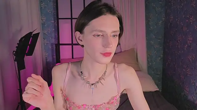 Snapshot of madi_snow chatting on November 9, 2025, 12:20 pm madi snow online show from November 9, 2025, 12:20 pm