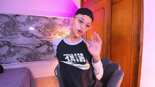 Snapshot of BILLY_JAMEES chatting on February 1, 2026, 12:47 pm BILLY JAMEES online show from February 1, 2026, 12:47 pm