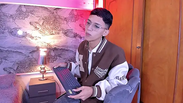 Snapshot of BILLY_JAMEES chatting on February 17, 2026, 12:35 pm BILLY JAMEES online show from February 17, 2026, 12:35 pm