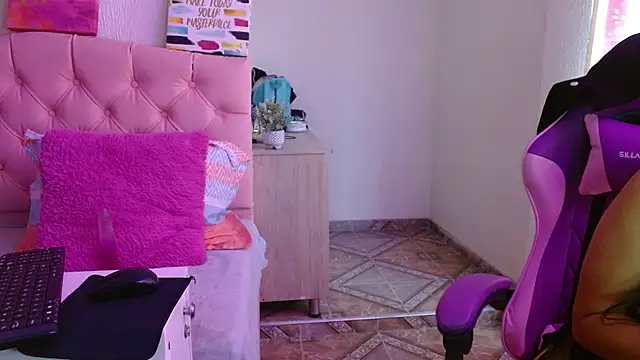 Charlote lowen online show from October 4, 2025, 12:39 pm