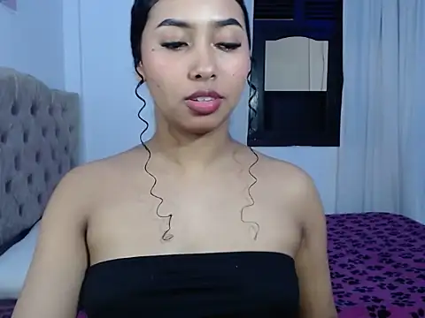 kloe2424 online show from September 9, 2025, 9:02 pm