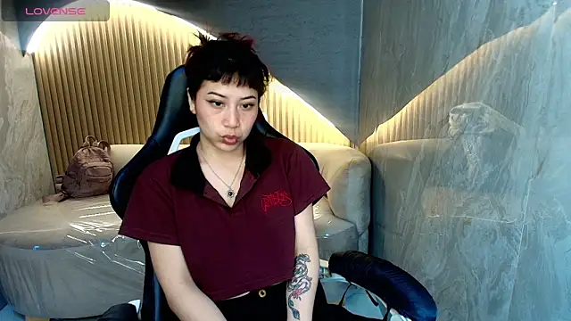 valentina r  online show from April 19, 2026, 3:07 am