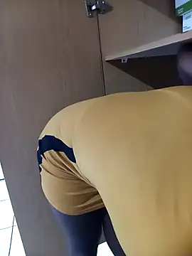 SweetHoney21  online show from February 12, 2026, 1:44 pm