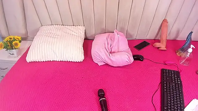 wetmoonhott online show from July 23, 2026, 12:35 pm