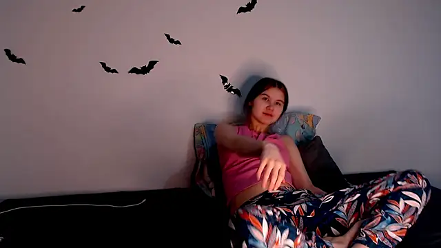 litle owl online show from November 3, 2025, 2:53 pm