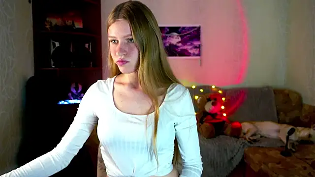 Snapshot of Luntryy chatting on October 28, 2025, 9:52 am Luntryy online show from October 28, 2025, 9:52 am