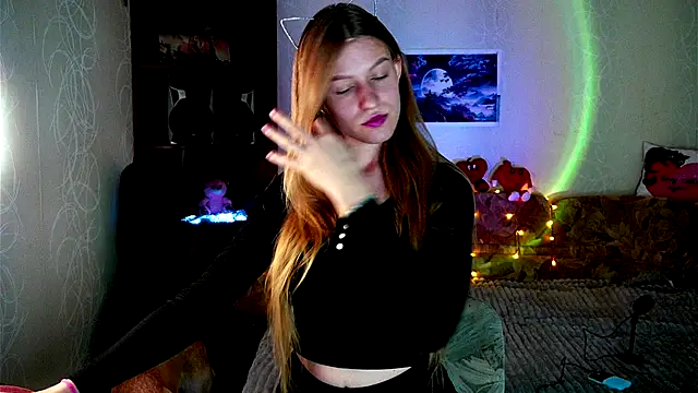 Snapshot of Luntryy chatting on November 26, 2025, 9:31 am Luntryy online show from November 26, 2025, 9:31 am