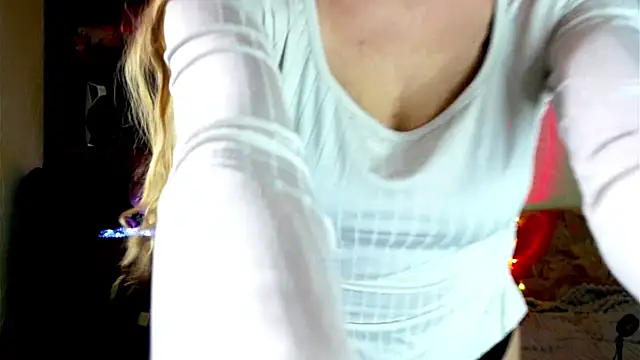 Snapshot of Luntryy chatting on October 29, 2025, 7:51 am Luntryy online show from October 29, 2025, 7:51 am