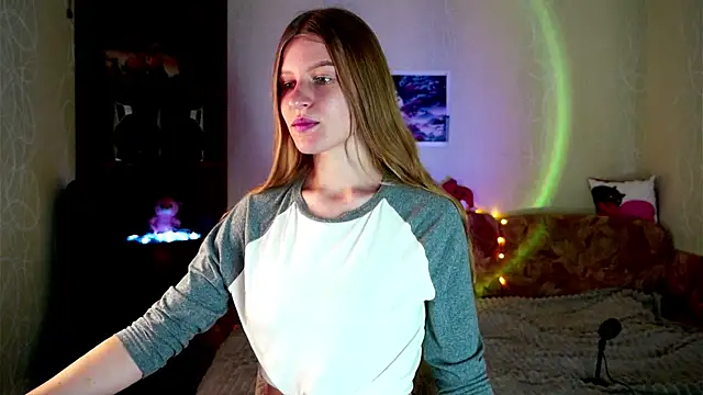 Snapshot of Luntryy chatting on November 18, 2025, 8:06 am Luntryy online show from November 18, 2025, 8:06 am