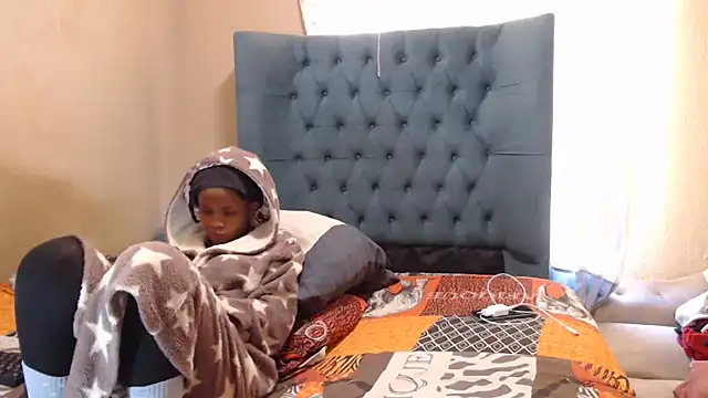 Snapshot of EbonyEssence chatting on April 30, 2026, 1:29 pm EbonyEssence online show from April 30, 2026, 1:29 pm