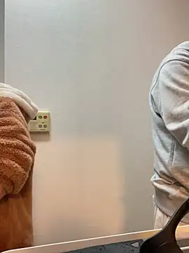 Snapshot of h415a812 chatting on February 14, 2026, 2:39 pm h415a812 online show from February 14, 2026, 2:39 pm