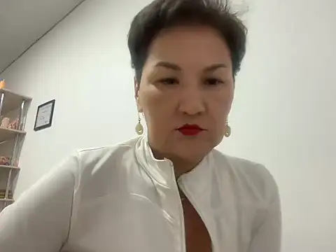 LadyAlover online show from April 8, 2026, 11:44 am