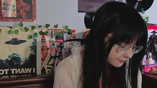 BereniceBattersby online show from November 17, 2025, 10:52 am