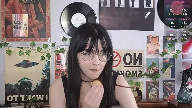 BereniceBattersby online show from November 4, 2025, 9:46 am