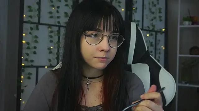 BereniceBattersby online show from October 6, 2025, 8:53 pm