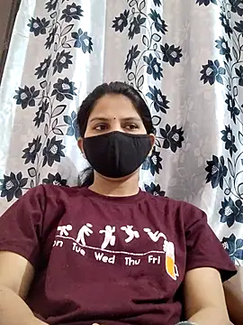 poojam93 online show from April 7, 2026, 2:13 am