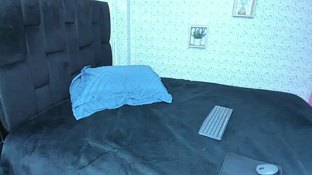 lisa logan online show from October 26, 2025, 5:19 am