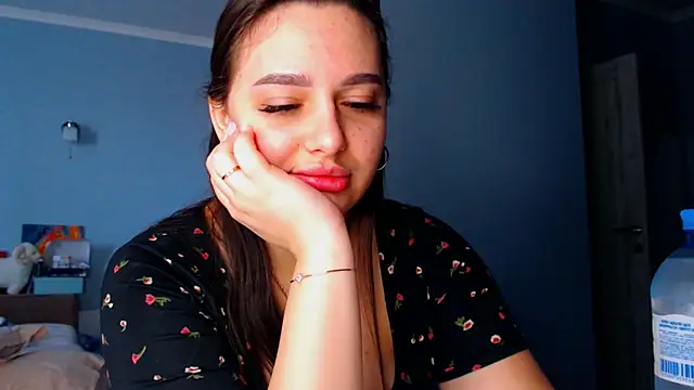 NikiWhite online show from October 18, 2025, 9:44 am