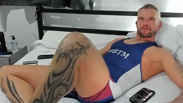 lupoillupo online show from September 10, 2025, 9:25 pm