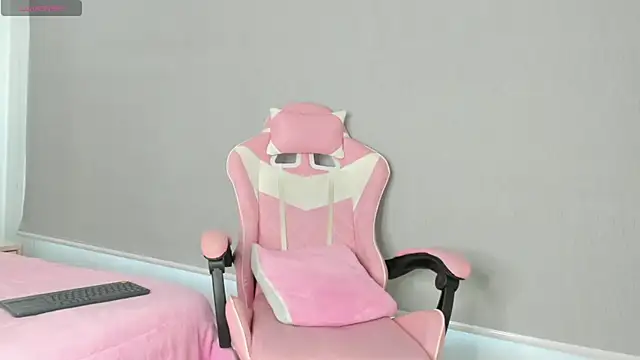 Snapshot of kendal_hot01 chatting on November 7, 2025, 12:53 pm kendal hot01 online show from November 7, 2025, 12:53 pm