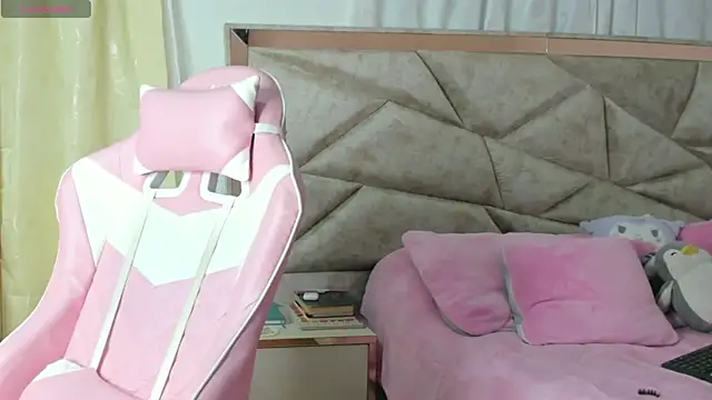 Snapshot of kendal_hot01 chatting on October 30, 2025, 12:14 pm kendal hot01 online show from October 30, 2025, 12:14 pm