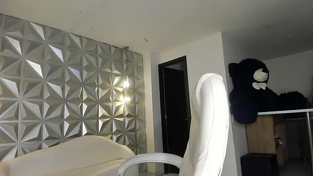 Snapshot of hellen_tease chatting on February 28, 2026, 2:17 pm hellen tease online show from February 28, 2026, 2:17 pm