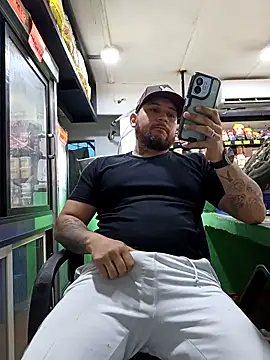 Catire10  online show from November 4, 2025, 4:00 pm